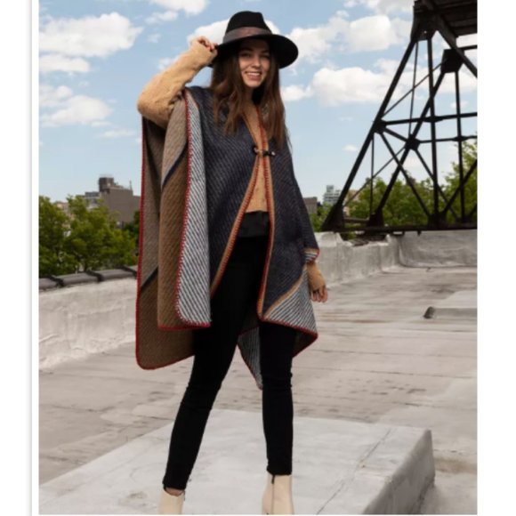 Vince Camuto Accessories - NWT Vince Camuto Colorblock Striped Topper Poncho